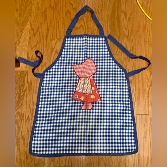1970s Vintage Contrasting Fabric Pattern Young Bonnet Girl Kitchen Apron - Picture 2 of 8